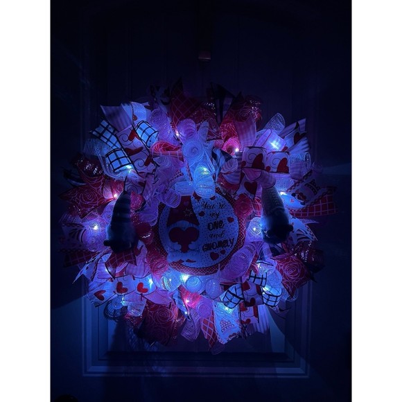 Handmade Valentine’s Gnome Hearts Ribbon Prelit Wreath 22 ins LED W13 - Picture 11 of 12